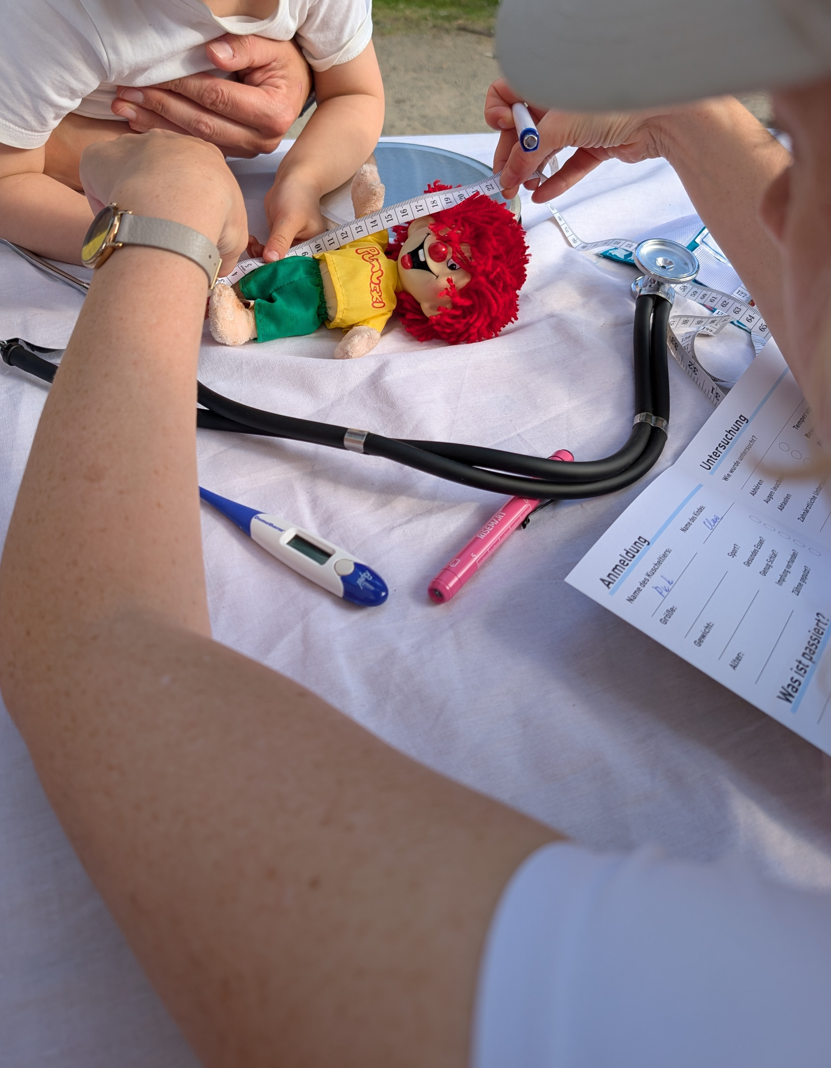 Teddybärklinik erklärt Kindern den Klinikbesuch