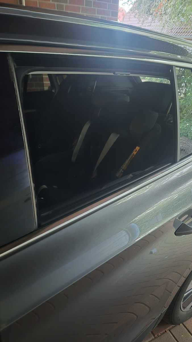 Säugling in Achternmeer in verschlossenem Auto eingeschlossen