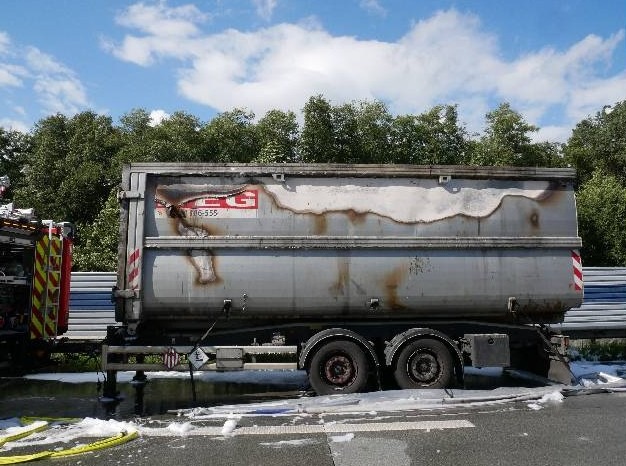 Brand nach Explosion: Gefahrguttransport legt A1 Richtung Bremen lahm