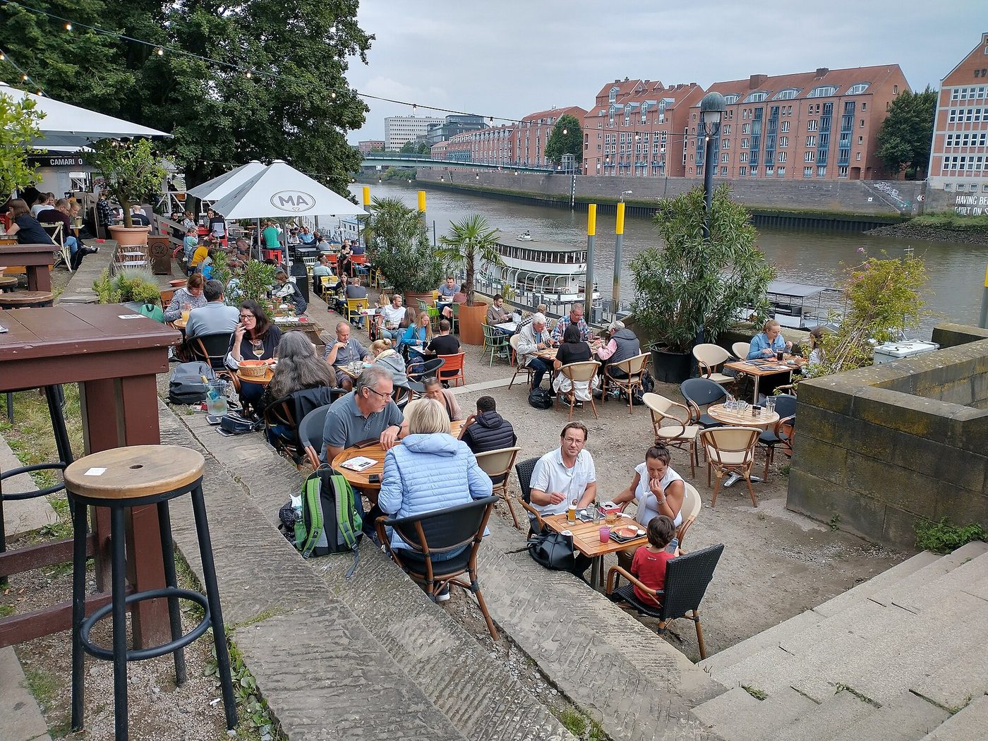 Zeuge hält mutmaßlichen Taschendieb am Herdentor fest