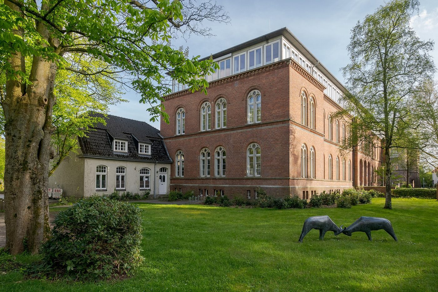 Erneut Altöl vor Oldenburger Gerichtsgebäude verschüttet