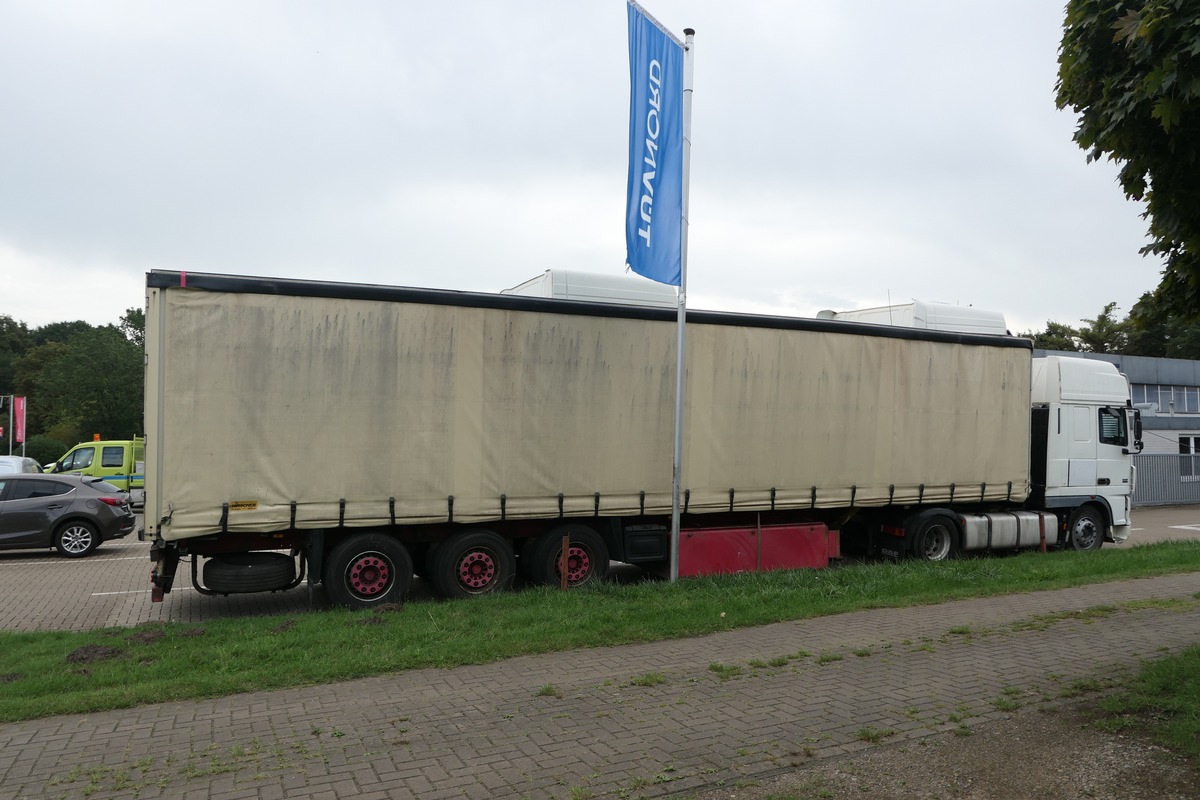 A1 bei Emstek: Polizei stoppt verkehrsunsicheren Autotransporter
