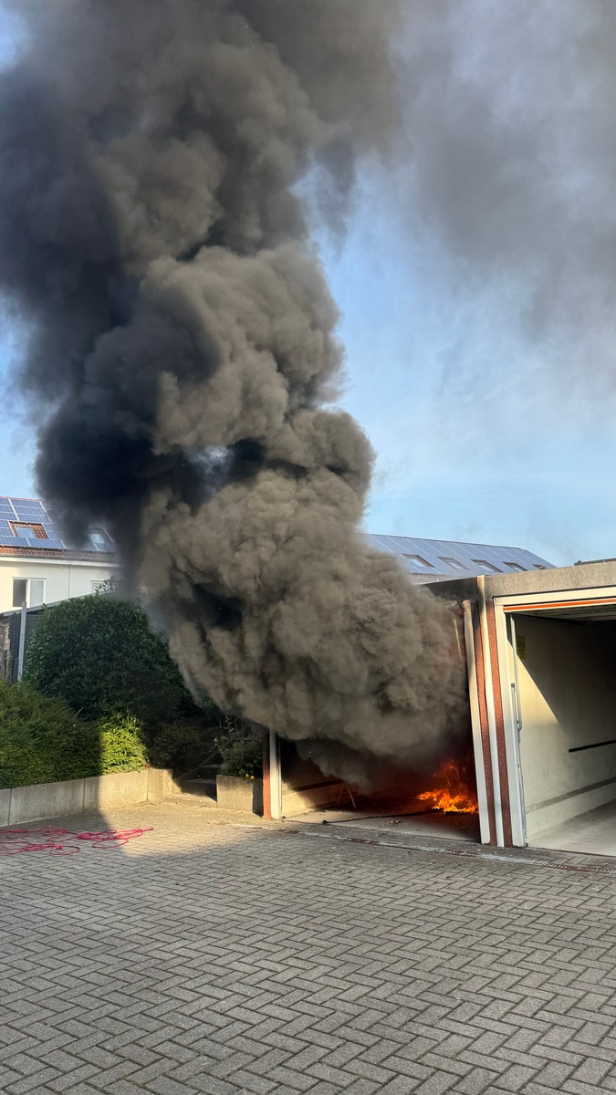 Zwei Brände und ein Fehlalarm beschäftigen Bremerhavener Feuerwehr